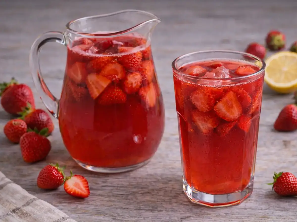 Strawberry Kompot (Polish Fruit Drink)