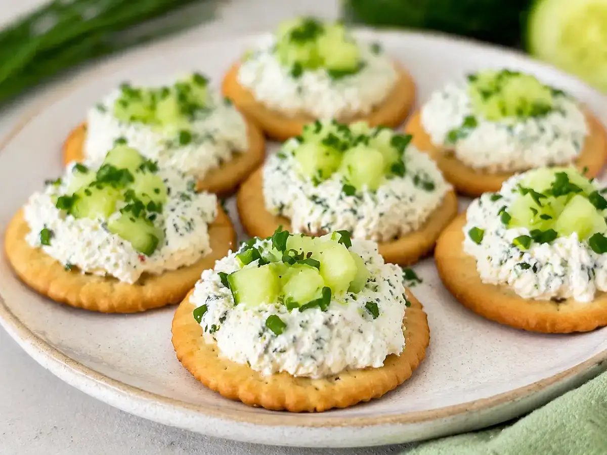 Crackers with Twaróg Spread and Cucumber