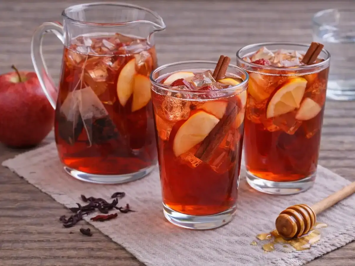 Iced Tea with Apple and Cinnamon