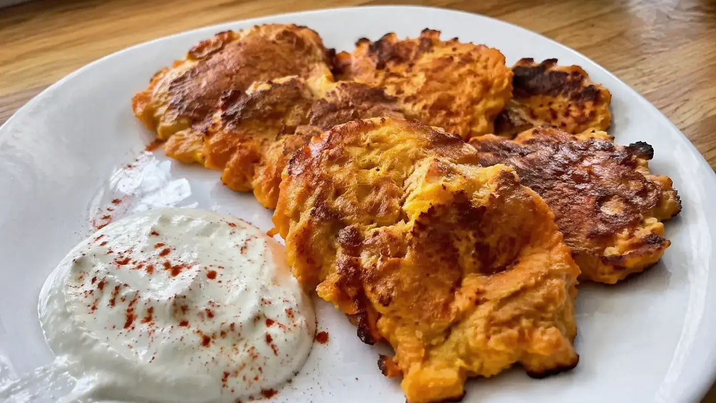 Placki z batata z jogurtem naturalnym