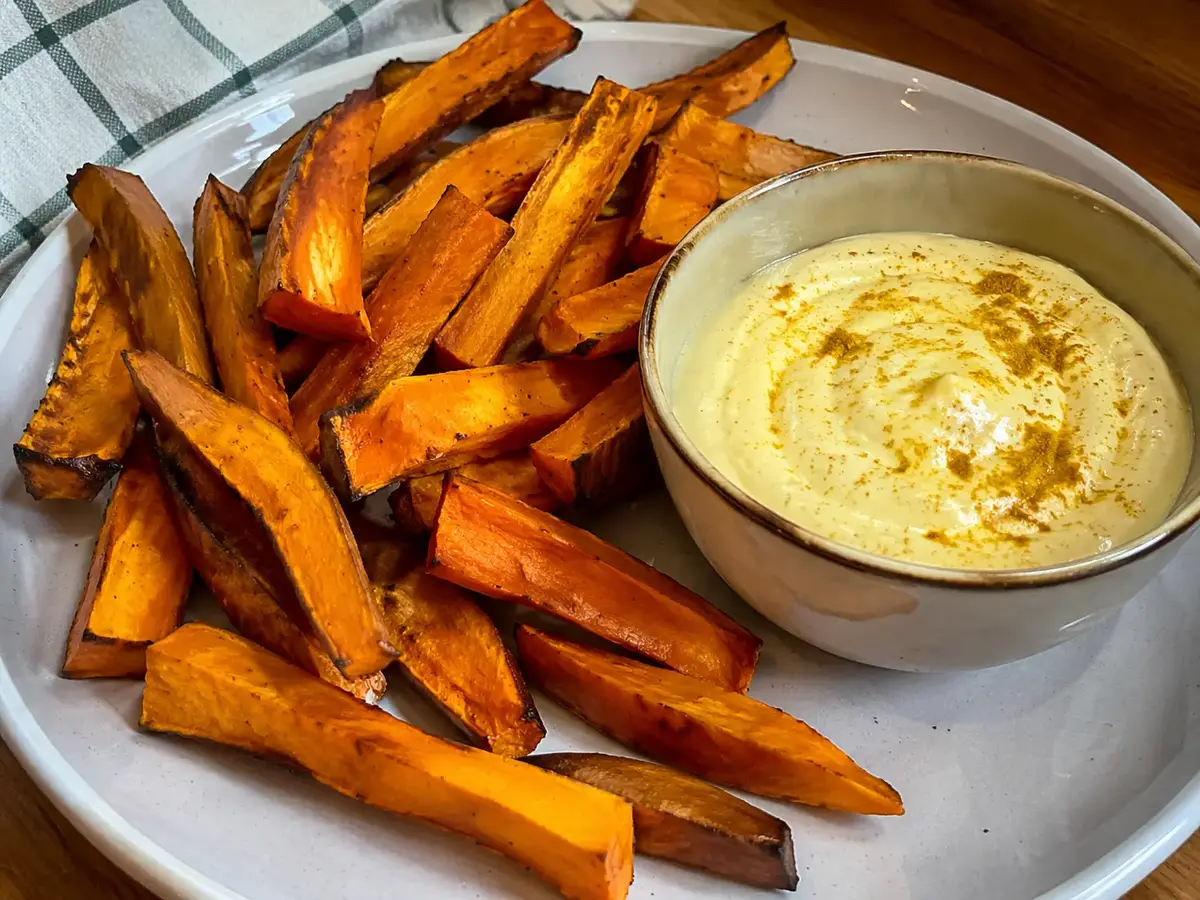 Baked Sweet Potato Sticks with Curry Dip