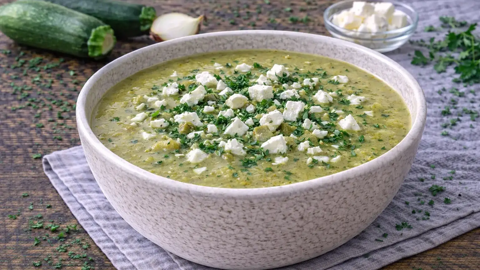 Zupa z pieczonej cukinii i feta